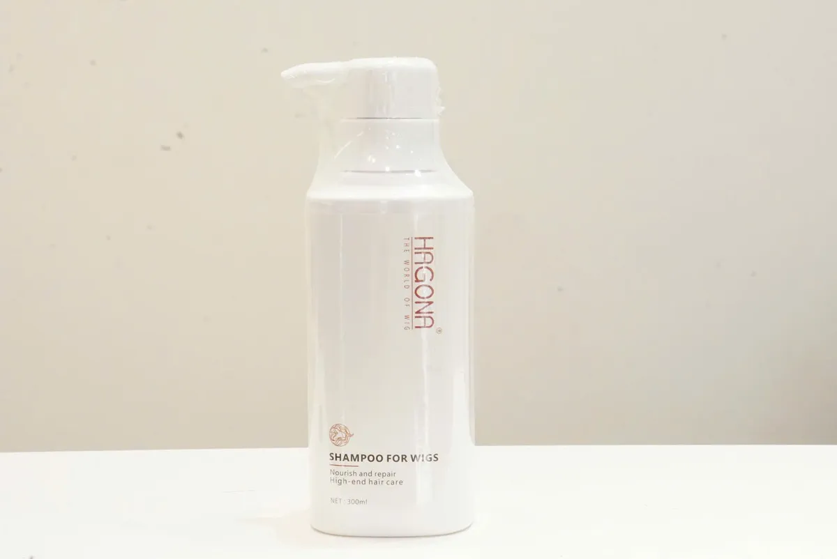 Chai dầu gội tóc giả HAGONA có nhãn SHAMPOO FOR WIGS