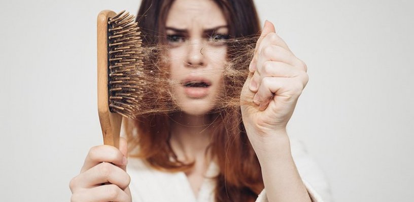 Bệnh rụng tóc là gì? Nguyên nhân và cách khắc phục tình trạng rụng tóc