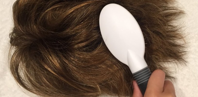 Chi tiết cách chải tóc giả nguyên đầu để giữ tóc đẹp