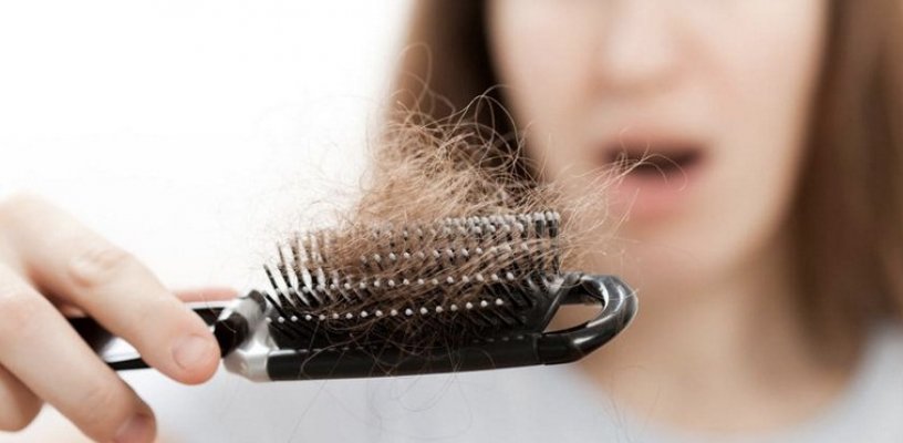 Nguyên nhân rụng tóc thời kỳ mãn kinh và cách khắc phục 
