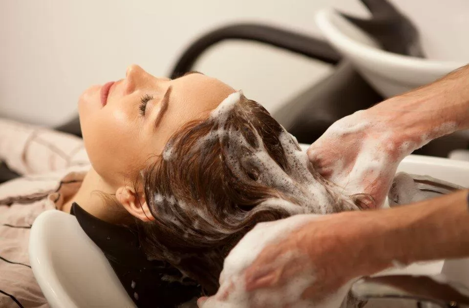 Gội đầu nhiều có tốt không? Một tuần nên gội đầu mấy lần?