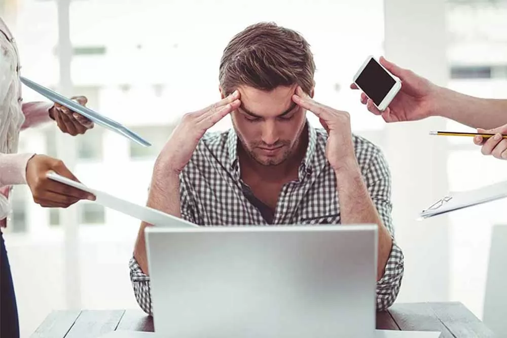 Mối quan hệ giữa tóc gãy rụng và căng thẳng là gì?