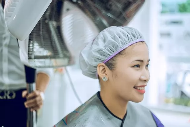 Rebonding tóc là gì? Làm thế nào để chăm sóc tóc phục hồi?