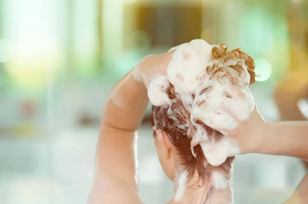Khám phá bí quyết chăm sóc tóc mùa hè luôn khỏe đẹp mượt mà