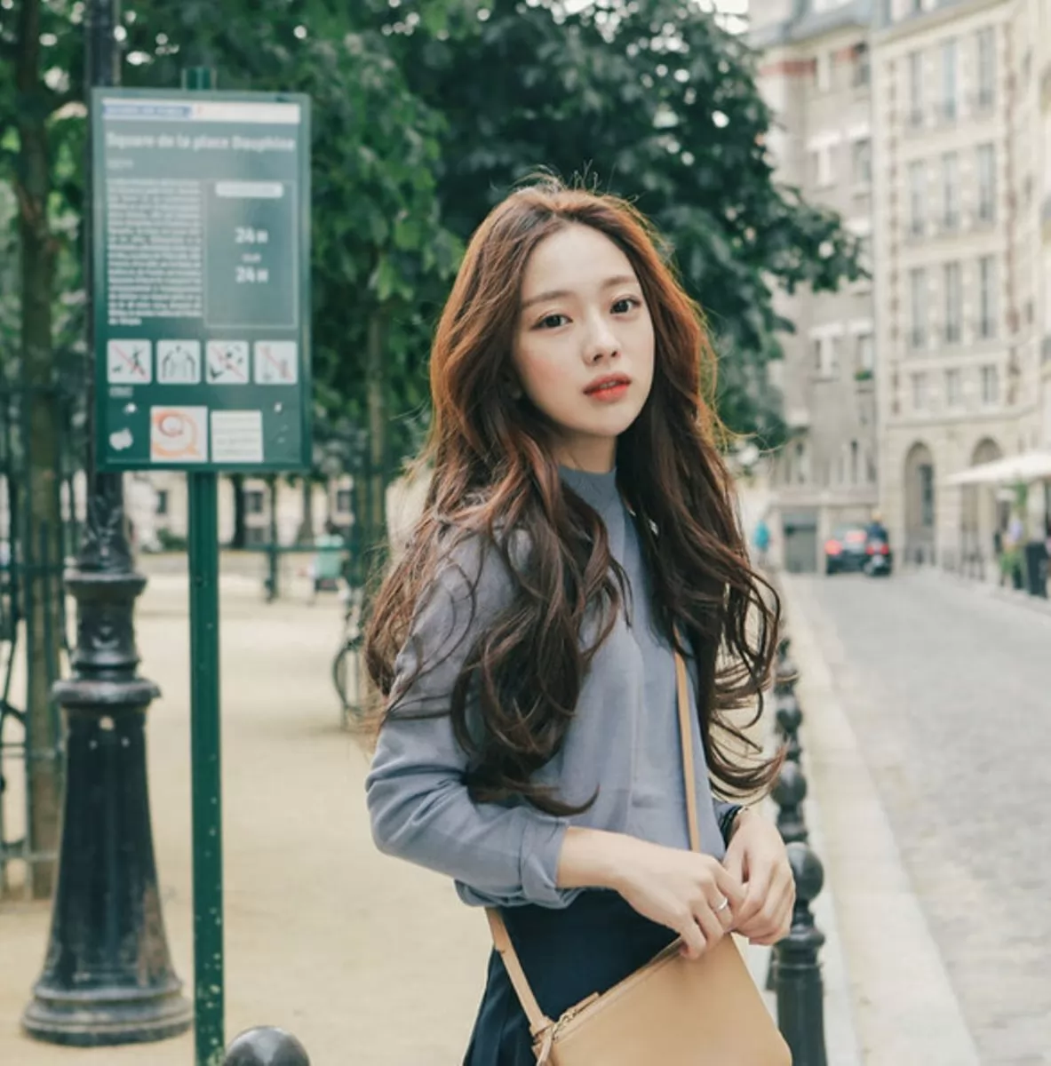kiểu tóc dài xoăn sóng