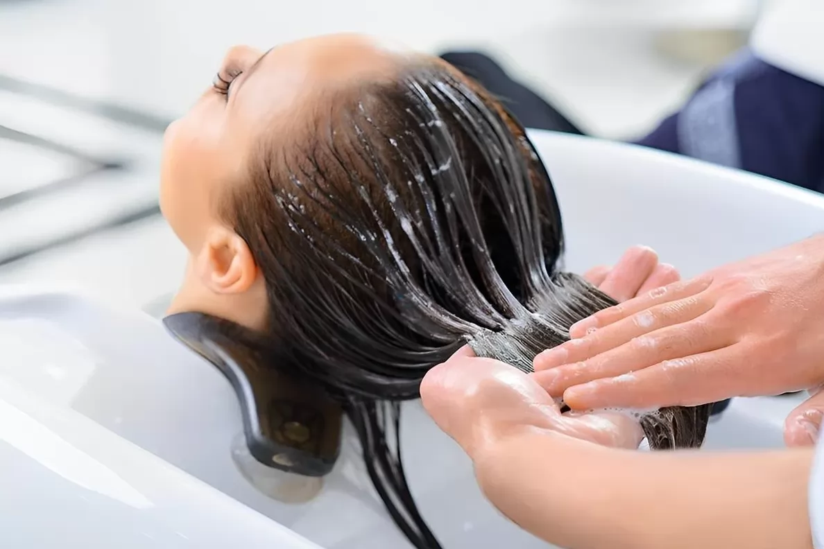 So Sánh Giữa Kem Ủ Tóc và Dầu Xả: Sự Khác Biệt và Cách Sử Dụng