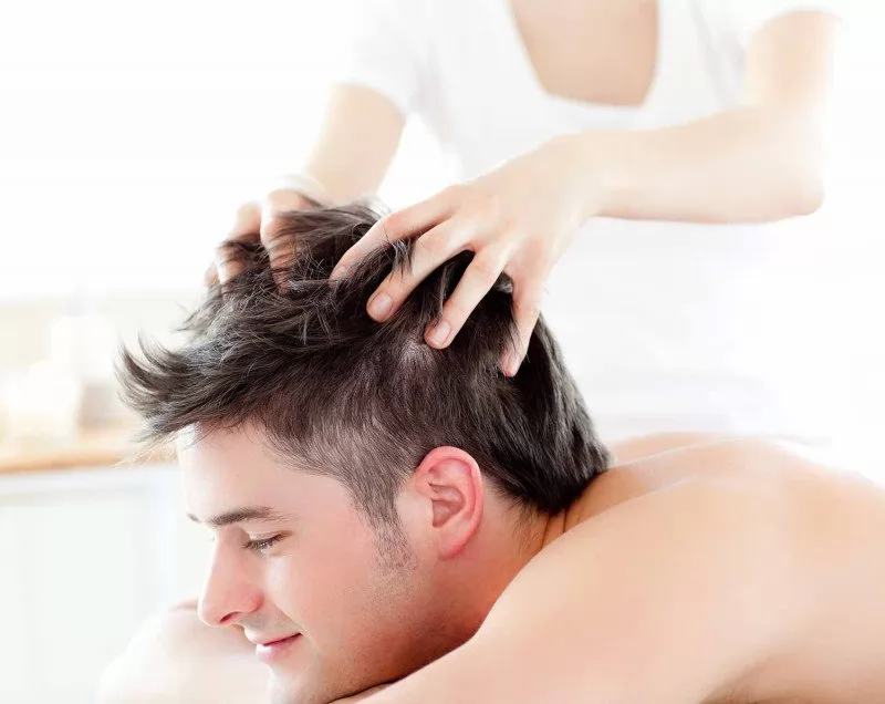 Giảm rụng tóc và kích thích mọc tóc bằng massage