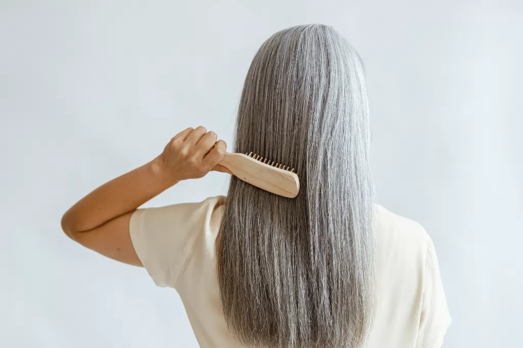 16 Mẹo Chăm Sóc Tóc Chống Lão Hóa Đơn Giản Để Có Da Đầu Khỏe Mạnh