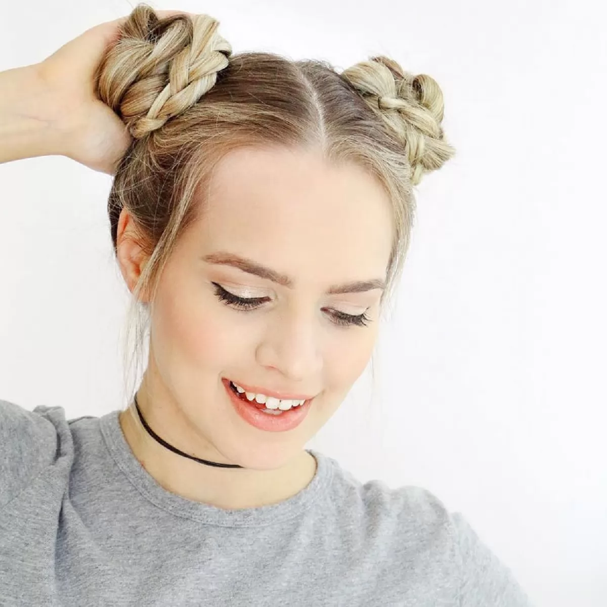 Cách búi tóc củ tỏi như thế nào? 