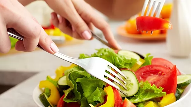 Làm thế nào để dưỡng tóc bồng bềnh mùa hè?