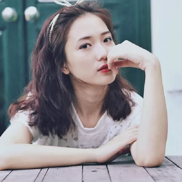 kiểu tóc lob xoăn cho khuôn mặt nhỏ gầy