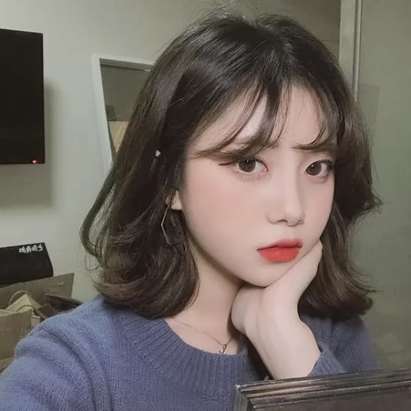 kiểu tóc xoăn sóng nước cho khuôn mặt nhỏ gầy