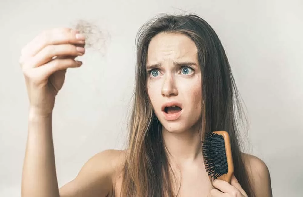 Thiếu ngủ có phải là lý do tóc rụng nhiều?