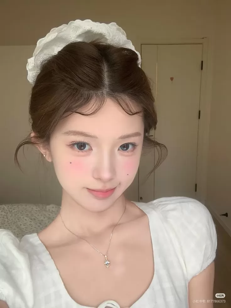 Tóc búi với scrunchie
