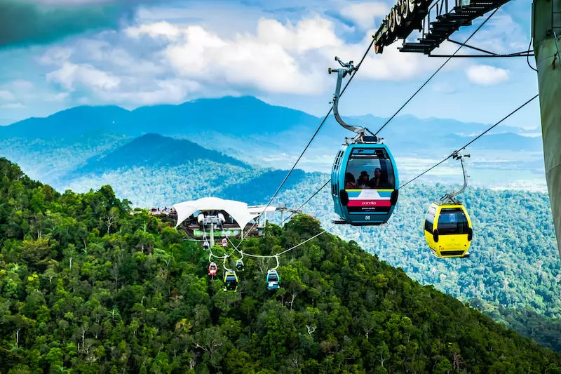Di chuyển trong hành trình đến Cát Bà