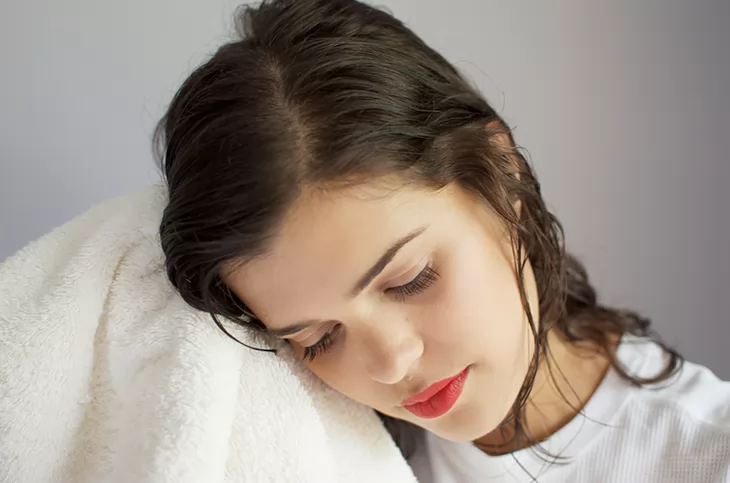 10 mẹo để bảo vệ tóc khi ngủ tránh gãy rụng và xơ rối