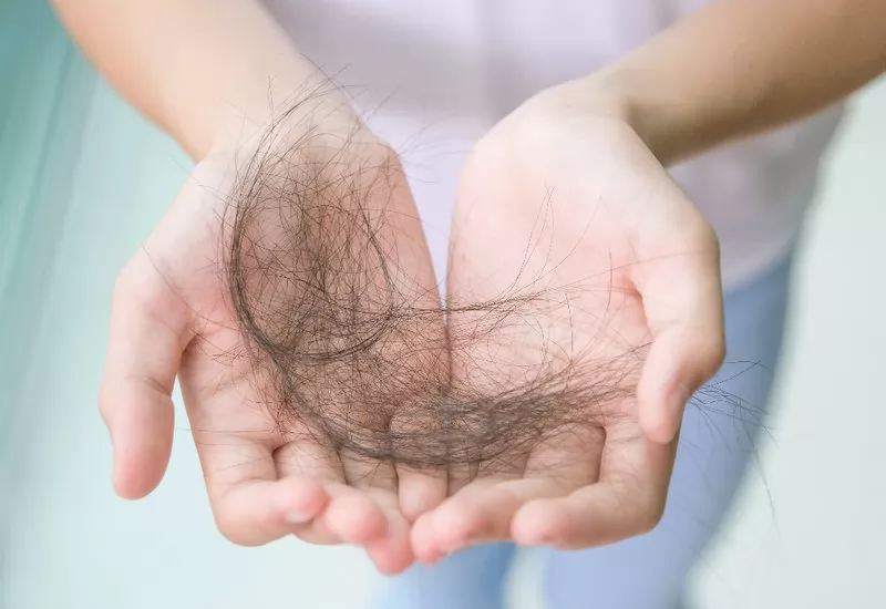 Hậu Covid bị rụng tóc: Nguyên nhân và cách khắc phục hiệu quả
