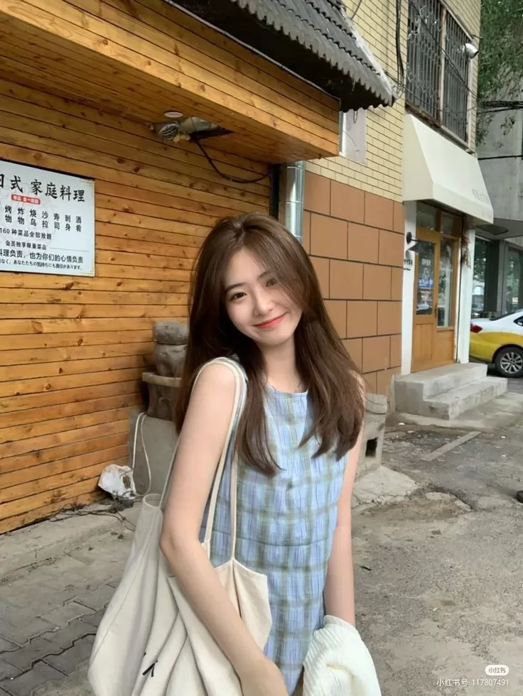 Tóc ngang bầu thẳng nữ