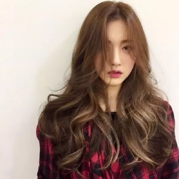 màu tóc đẹp nâu tây