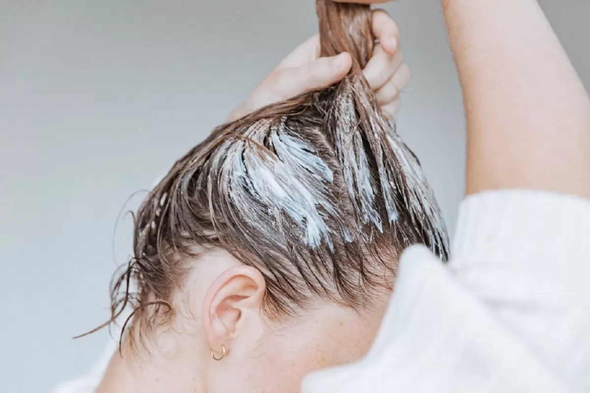 Ủ tóc bằng dầu xả có cần thiết không?