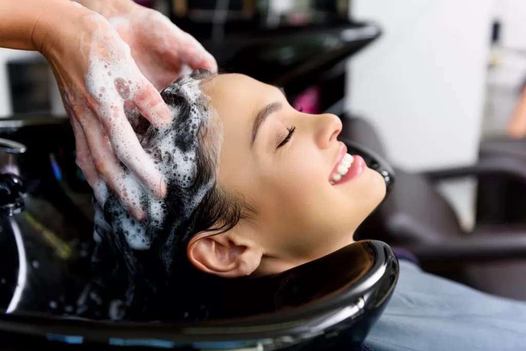 16 cách bảo vệ tóc khỏi ánh nắng mặt trời mùa hè