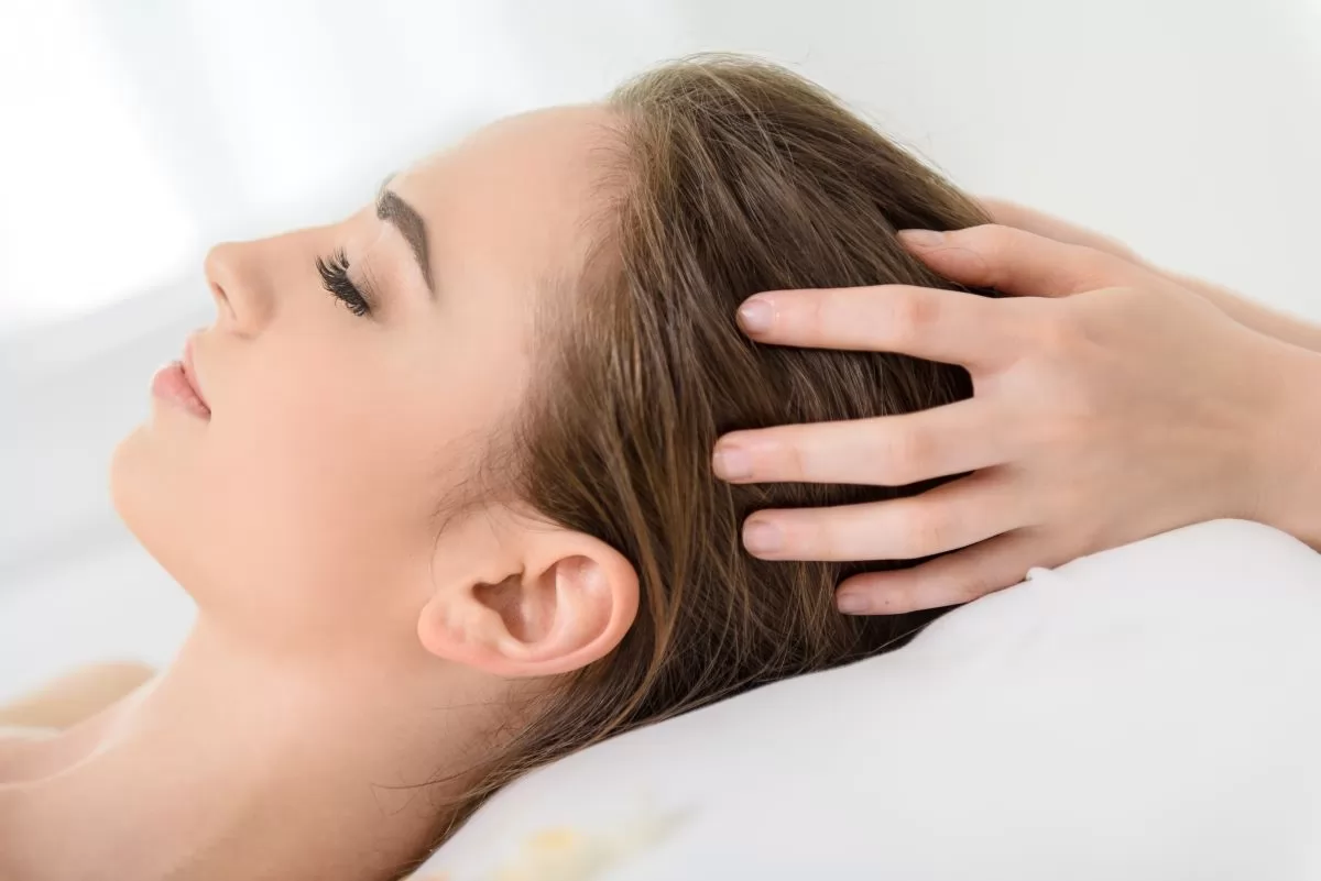 Cách Trị Rụng Tóc Tự Nhiên Bằng Bấm Huyệt