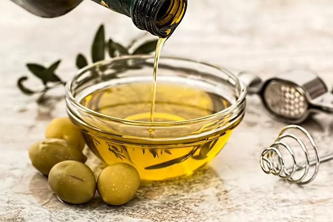 6 Cách sử dụng dầu ô liu để điều trị gàu hiệu quả tại nhà