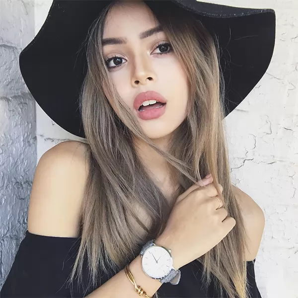 Kiểu tóc giả màu nâu hạt rẻ hightlight vàng