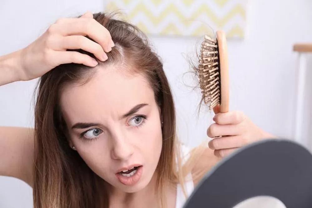 Thiếu ngủ có phải là lý do tóc rụng nhiều?