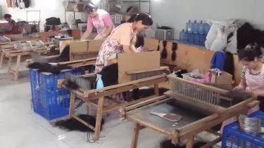 May gia côcng tóc giả