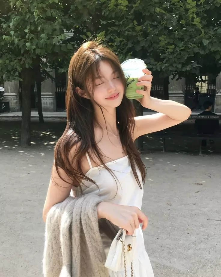 Tóc dài tự nhiên cho gương mặt nhỏ
