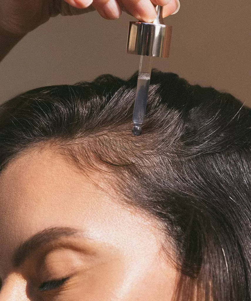 Serum cho tóc: Lợi ích, Cách sử dụng và Tác dụng phụ