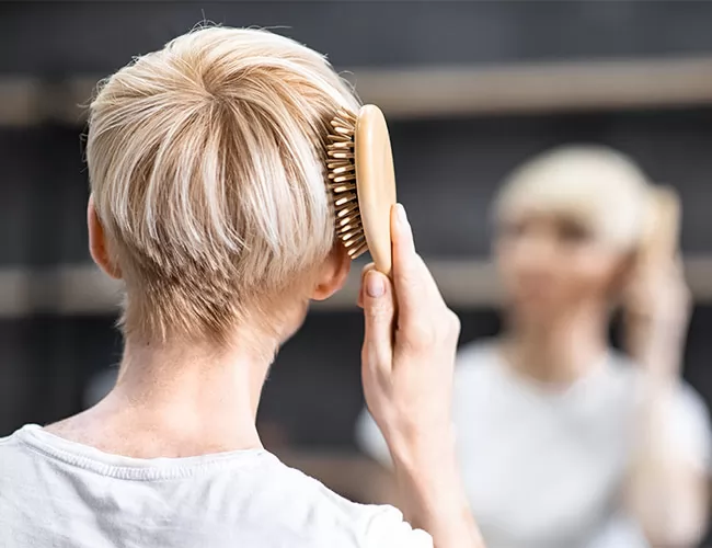 16 Mẹo Chăm Sóc Tóc Chống Lão Hóa Đơn Giản Để Có Da Đầu Khỏe Mạnh