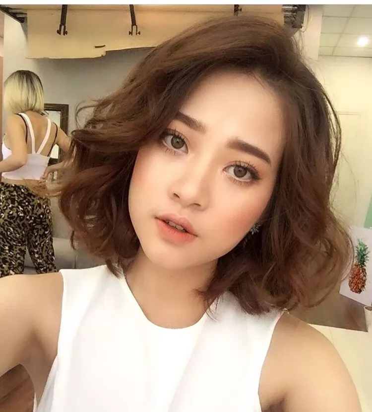 kiểu uốn tóc ngắn nữ
