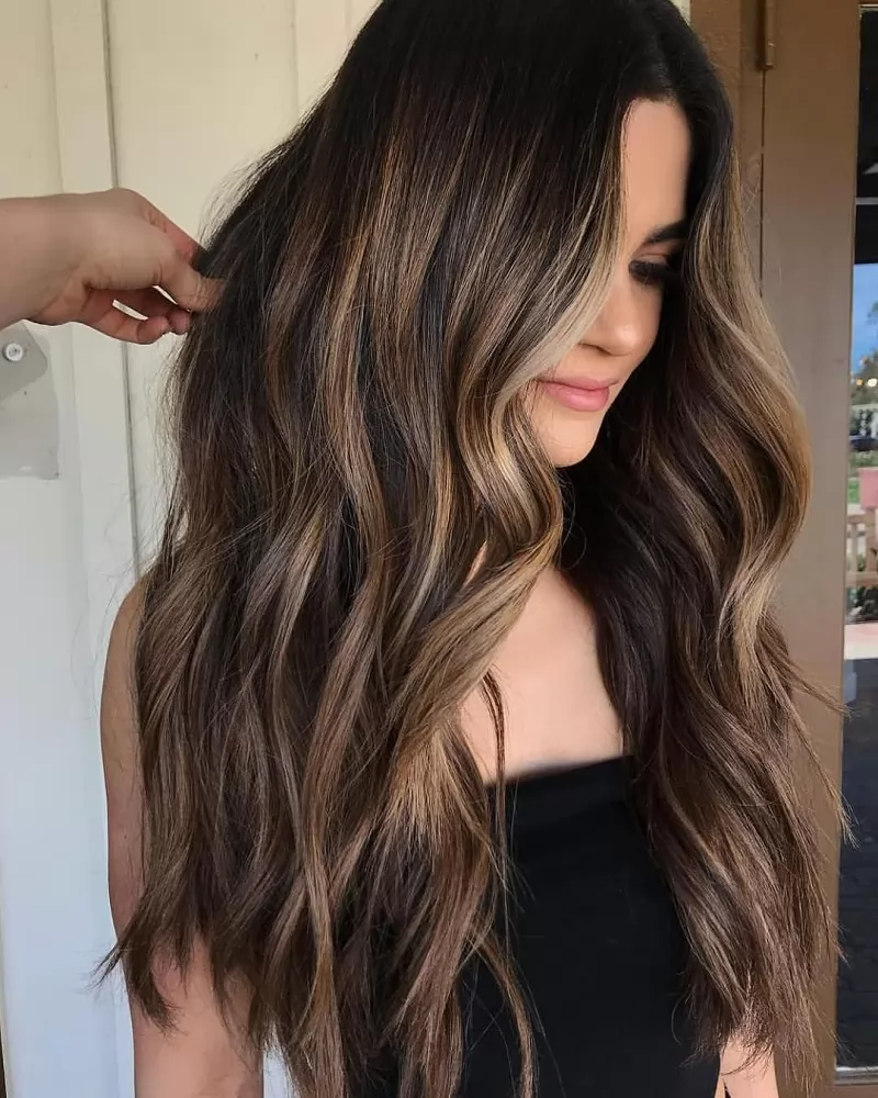 20 màu tóc balayage vàng mới lạ phù hợp cho nhiều phong cách