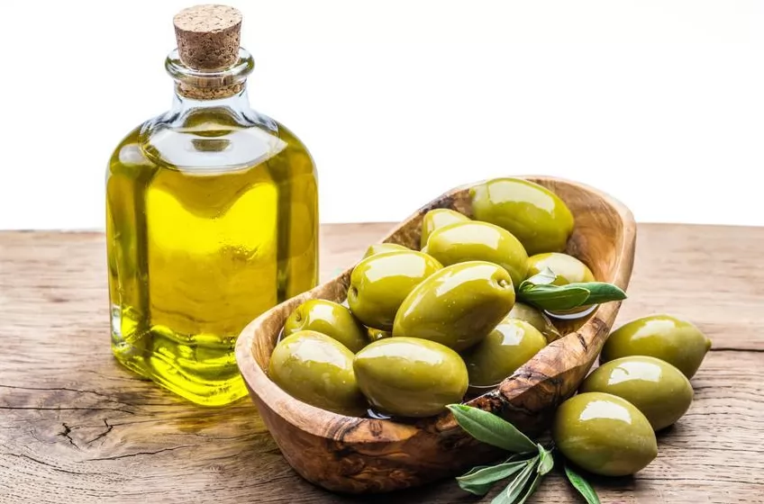 6 Cách sử dụng dầu ô liu để điều trị gàu
