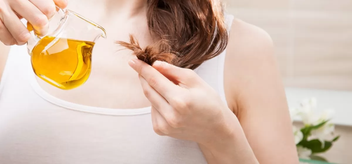 Tóc rụng sau sinh có mọc lại không? Nguyên nhân và cách khắc phục