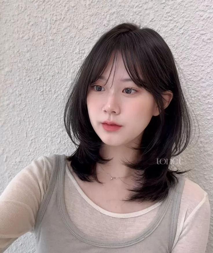 Kiểu tóc ngang vai mềm mại ôm khuôn mặt