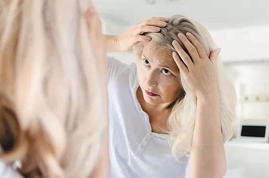 16 Mẹo Chăm Sóc Tóc Chống Lão Hóa Đơn Giản Để Có Da Đầu Khỏe Mạnh