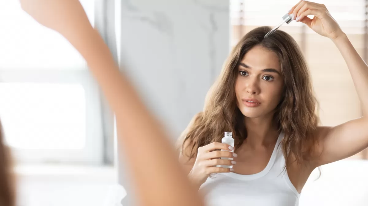 Serum cho tóc: Lợi ích, Cách sử dụng và Tác dụng phụ