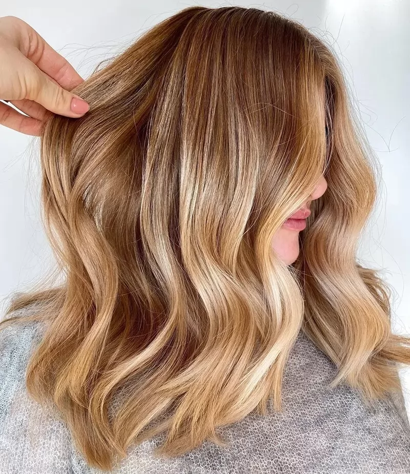 20 màu tóc balayage vàng mới lạ phù hợp cho nhiều phong cách