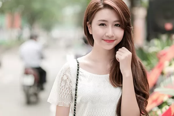 Kiểu tóc giả màu nâu hạt dẻ nhạt