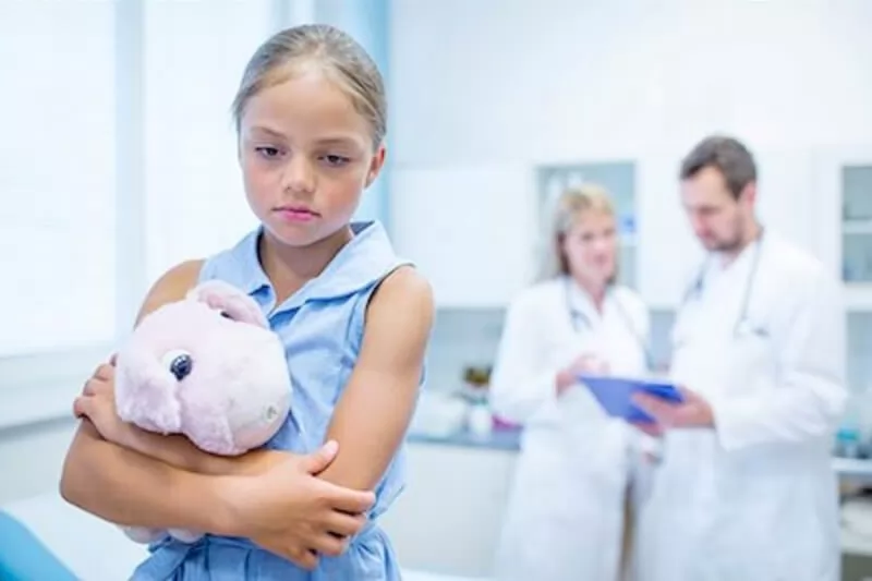 Trẻ bị rụng tóc: Nguyên nhân, triệu chứng và cách điều trị