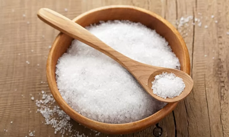 Cách trị gàu và ngứa da đầu bằng muối đơn giản tại nhà