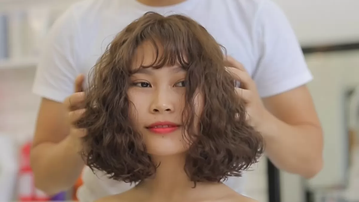 kiểu uốn tóc ngắn nữ
