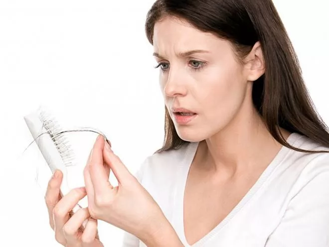 Cách điều trị rụng tóc do bệnh tuyến giáp gây ra: Nguyên nhân và cách chữa