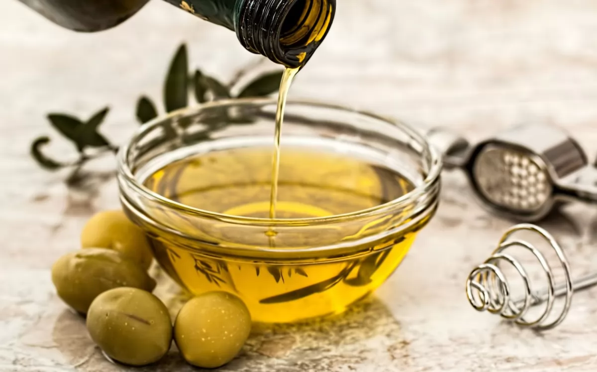 6 Cách sử dụng dầu ô liu để điều trị gàu