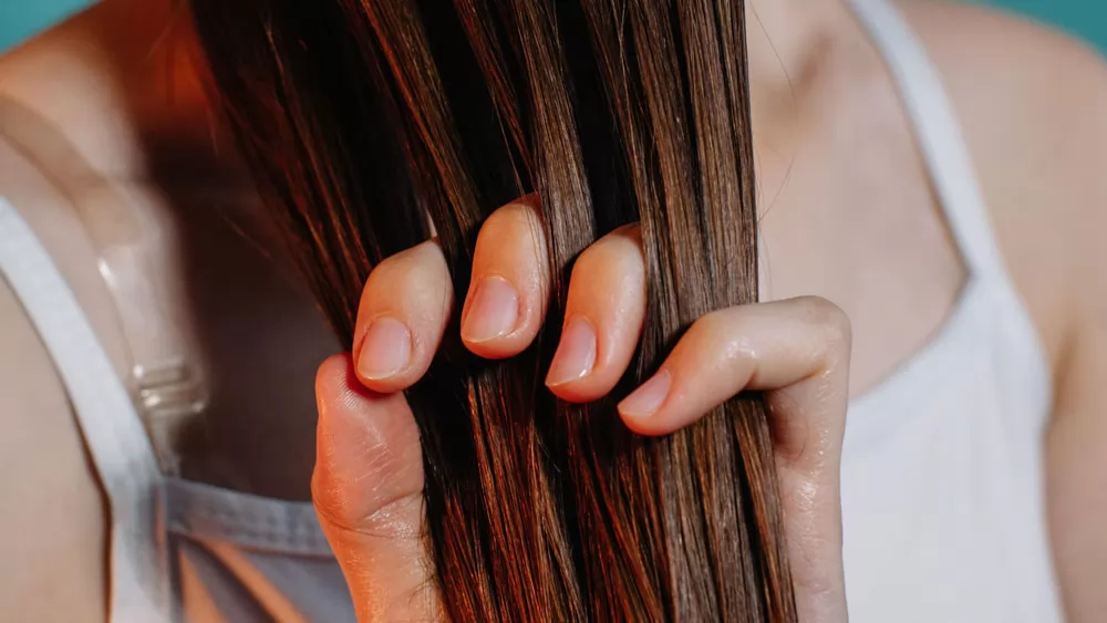 Tóc hư tổn do nhiệt: Nguyên nhân và cách chăm sóc