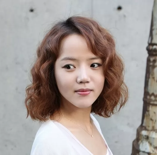 kiểu uốn tóc ngắn nữ
