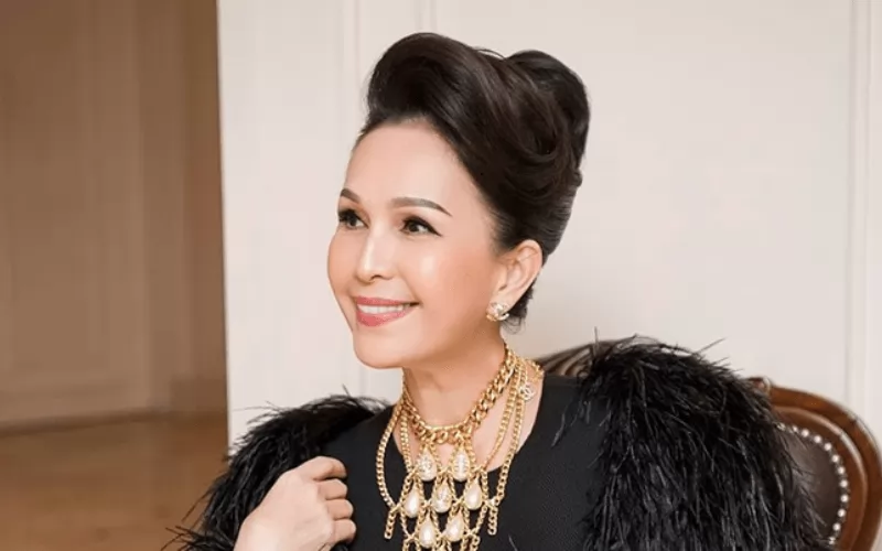 Kiểu tóc búi trung niên